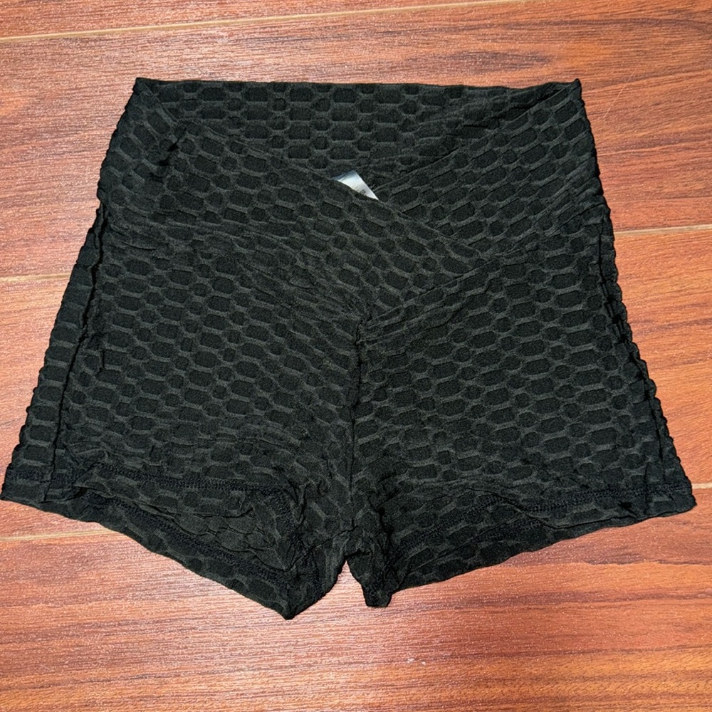 Black v front textured anti cellulite shorts